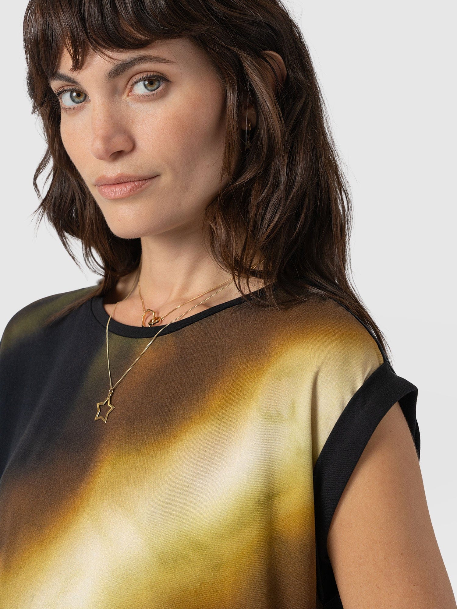 Turn Up Contrast Tee - Yellow Gradient - Women's T-shirts | Saint + Sofia® EU